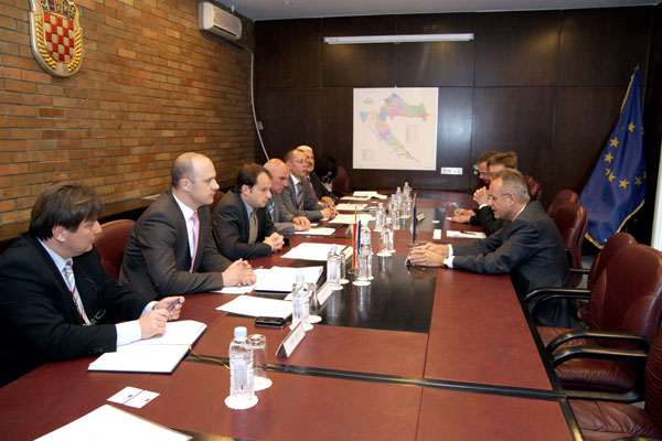 2012. 05. 16. - Ministar Siniša Hajdaš Dončić na radnom sastanku s Paulom Vandorenom, šefom Delegacije Europske unije u RH